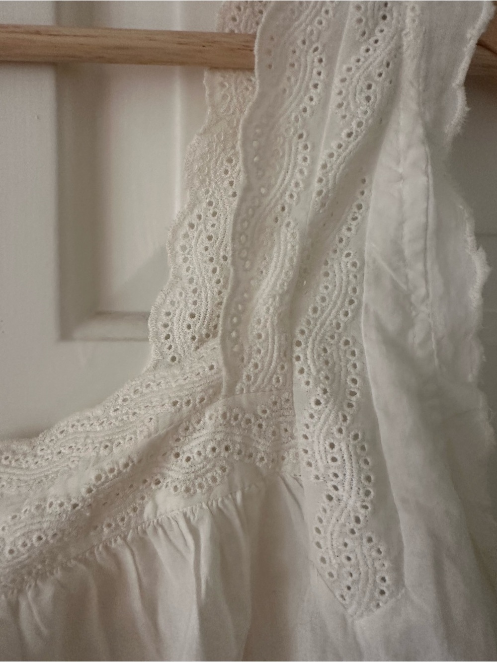 The Great Eyelet Tank - Picture 4 of 4